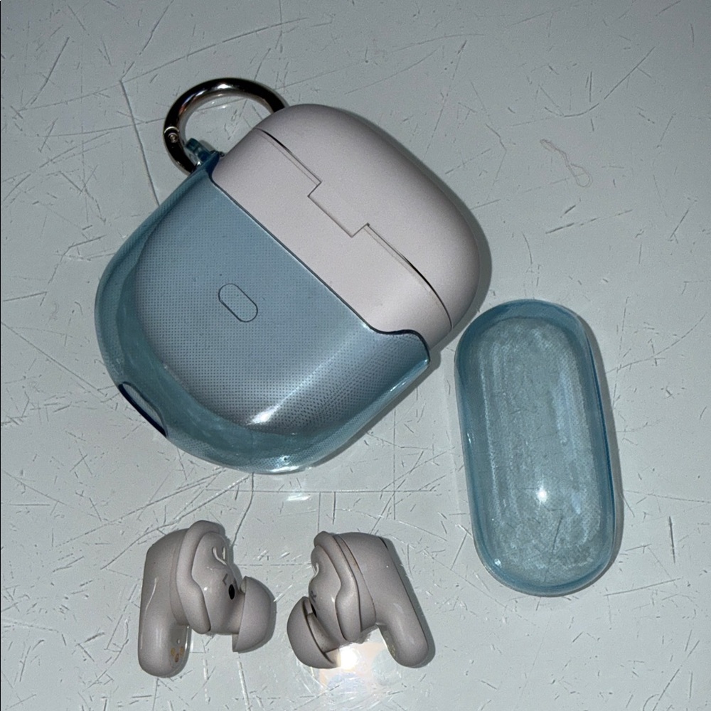 Bose White Wireless Earbuds with Blue Case - Picture 6 of 6